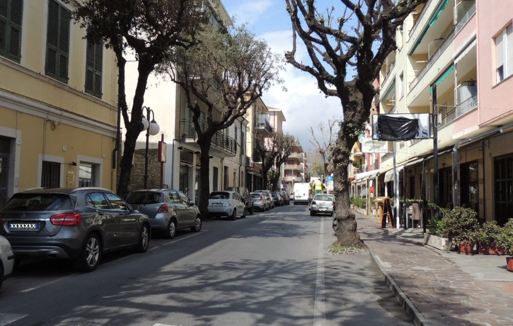 Il Comune di Diano Marina ha deciso di asfaltare la centralissima via Cristoforo Colombo