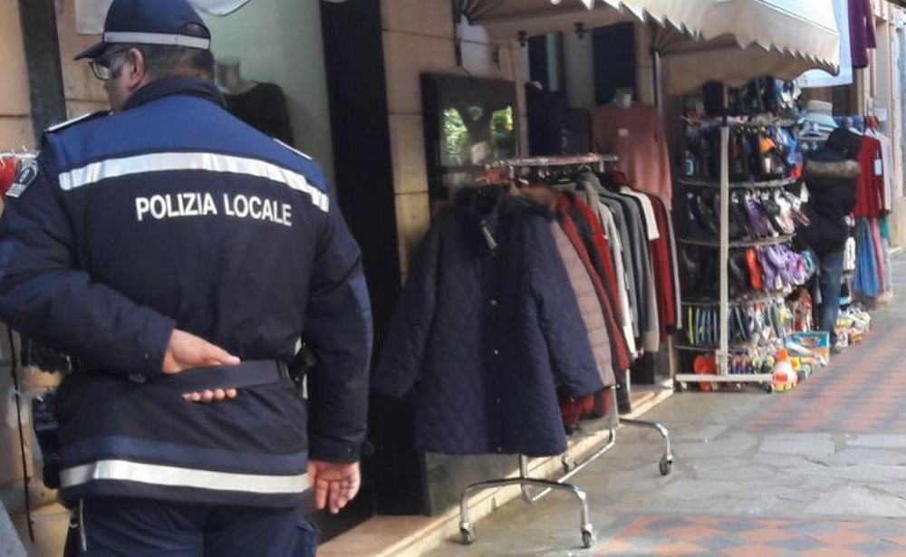 Vigili urbani di Diano Marina: il lavoro è aumentato rispetto allo scorso anno