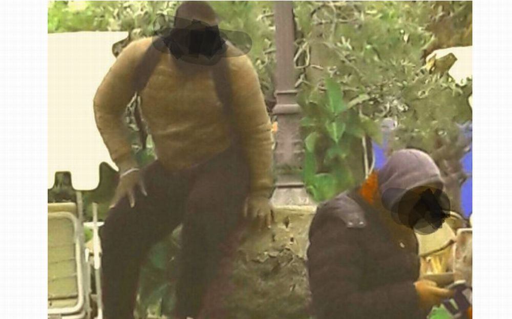 La storia dei nigeriani in salute, con fisico da Bodyguard, permesso umanitario e telefonino che piombano a Diano Marina a chiedere l’elemosina