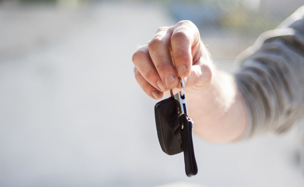 Mercato auto: in Piemonte conviene acquistare l’auto ibrida