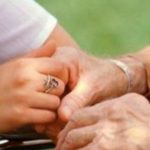 Assistenza domiciliare per anziani: cosa sapere prima di sceglierla