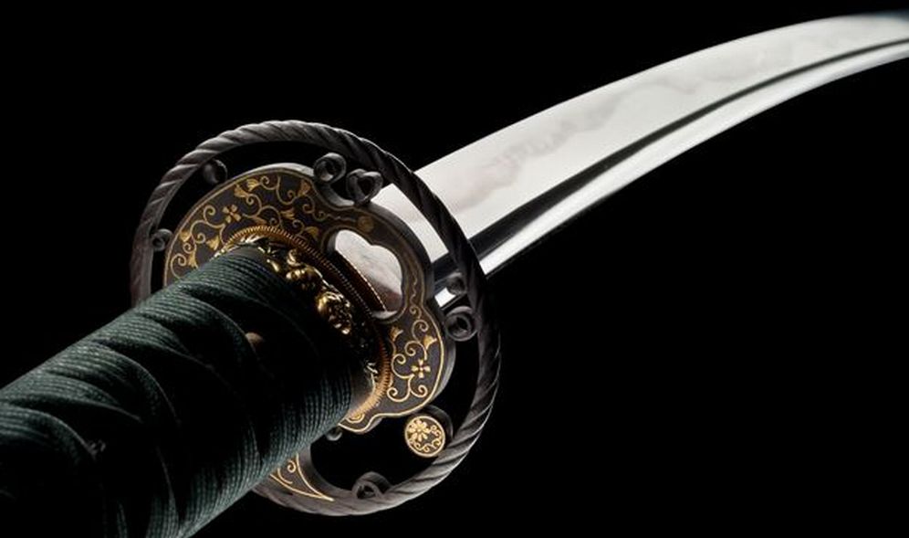 Un uomo armato di katana girava per le vie del centro di Tortona: è il secondo dopo quello con la bottiglia rotta