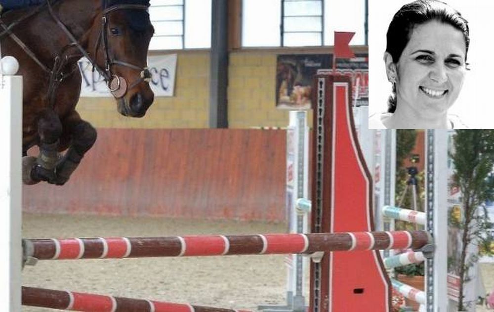 A Tortona un cavallo muore durante una gara che non viene fermata. Il racconto di Maria Cristina Magri