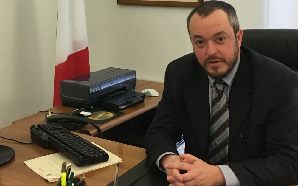 Accattonaggio molesto e parcheggiatori: il Comune di Tortona intensifica i controlli e invita a segnalare. “Li allontaneremo”