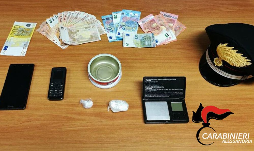 I carabinieri di Valenza arrestano un albanese per droga e sequestrano questo materiale