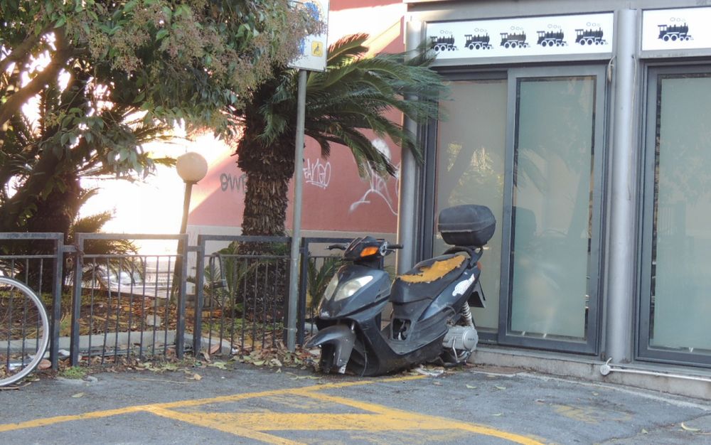 A Diano Marina ci sono 15 tra auto e moto abbandonate che saranno rimosse tutte prima dell’estate