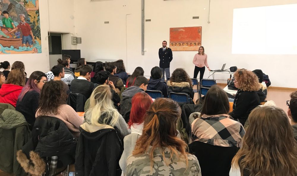 La Polizia al Liceo Amoretti di Imperia contro la violenza di genere