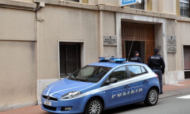 Mercato di Ventimiglia. Proseguono anche i controlli di Polizia di Stato, circa di 500 i pezzi sequestrati. Controllati 10 stranieri.