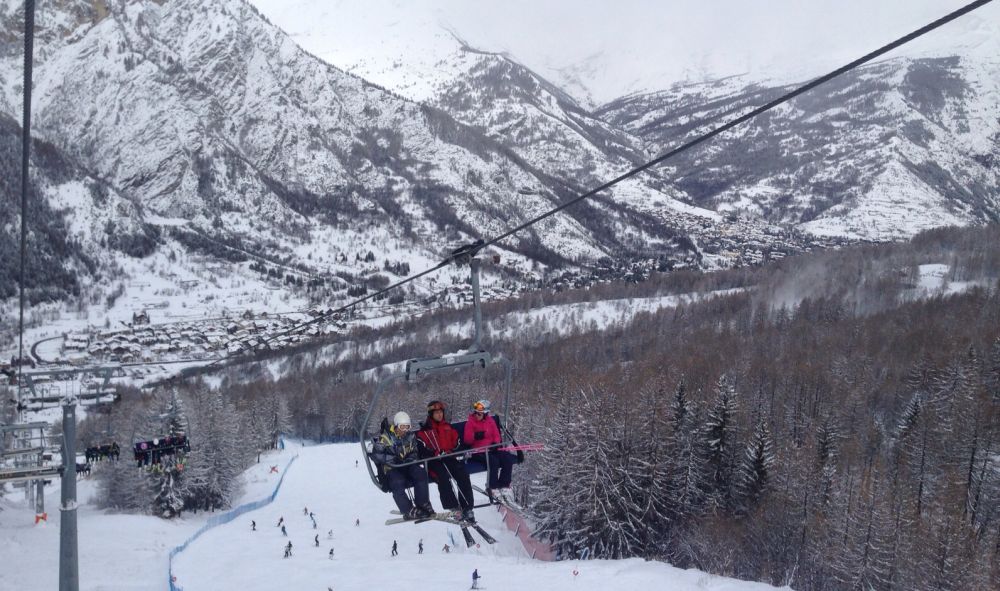 Gli studenti del “Marconi” di Tortona fanno ginnastica sulle piste da sci di Bardonecchia