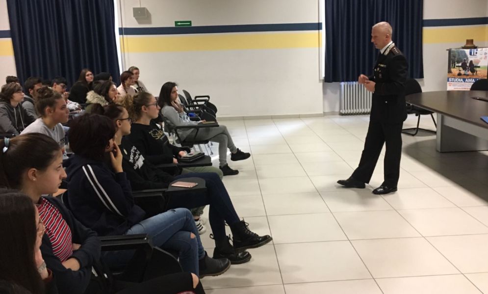 I carabinieri di Casale Monferrato hanno incontrato gli studenti del Liceo “Balbo”