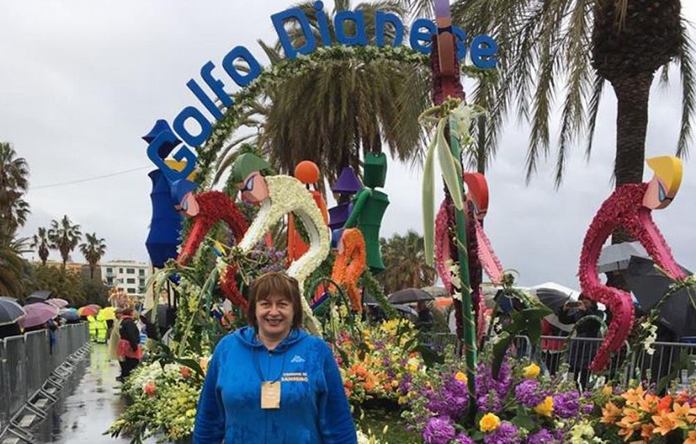 Buoni consensi per il carro del Golfo Dianese dedicato al ciclismo