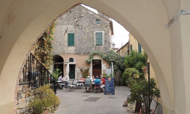 Domenica a Cervo c’è la mostra estemporanea “Pennello d’oro”