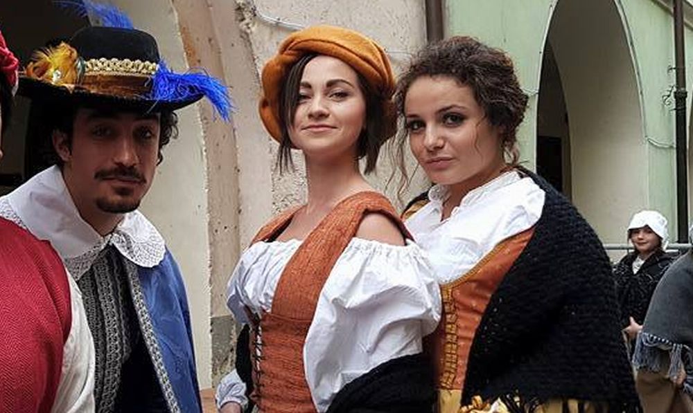 La showgirl Desirée Nossa di Bartolomeo scelta per i “Quadri viventi” medioevali ad Arma di Taggia