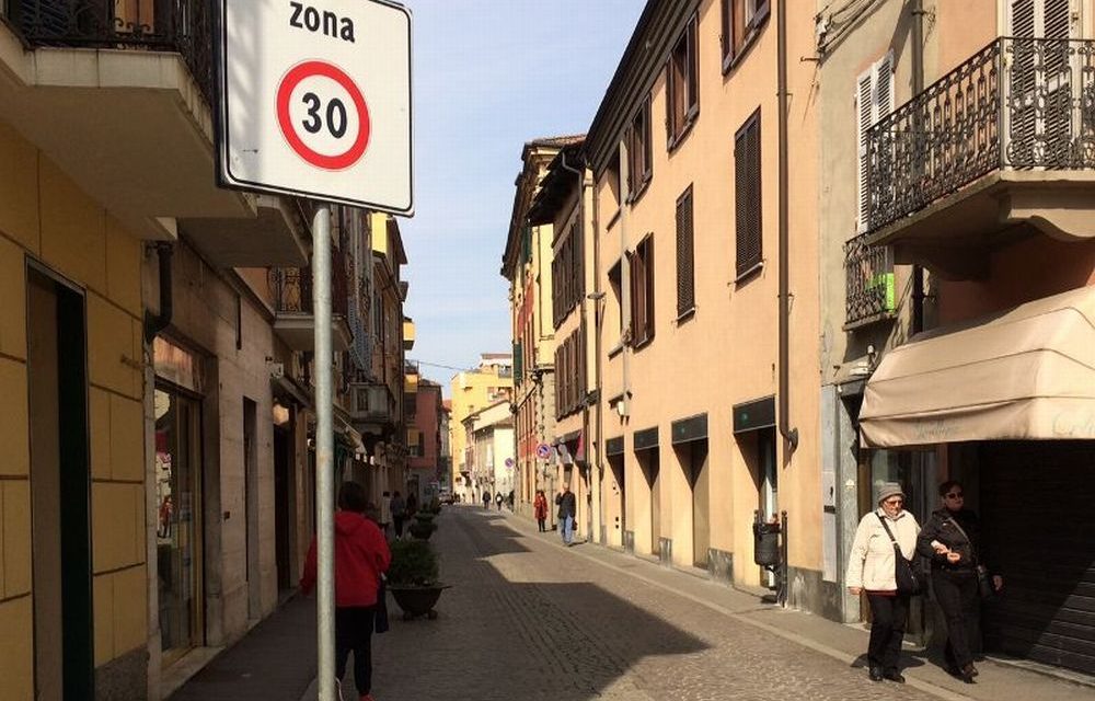 Passata la Festa, gabbato lo Santo: domenica a Tortona quasi tutti i negozi chiusi!