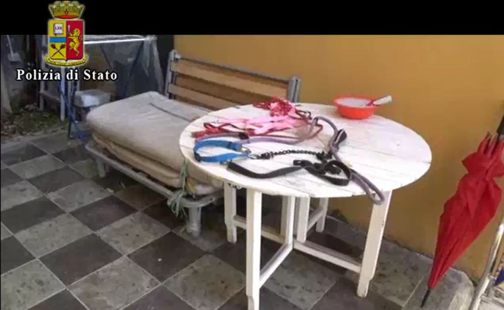 Metteva questi guinzagli al collo della madre e la trascinava come un cane, arrestato dalla Polizia di Sanremo