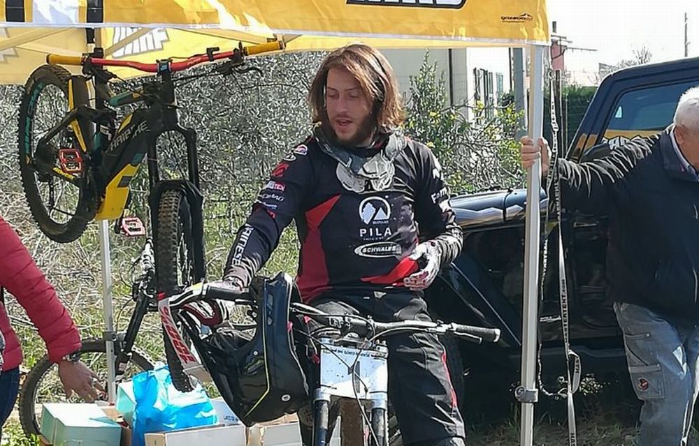 Tanta gente domenica a San Bartolomeo per ‘Downhill del Golfo Dianese’ vinto da Loris Revelli di Sanremo
