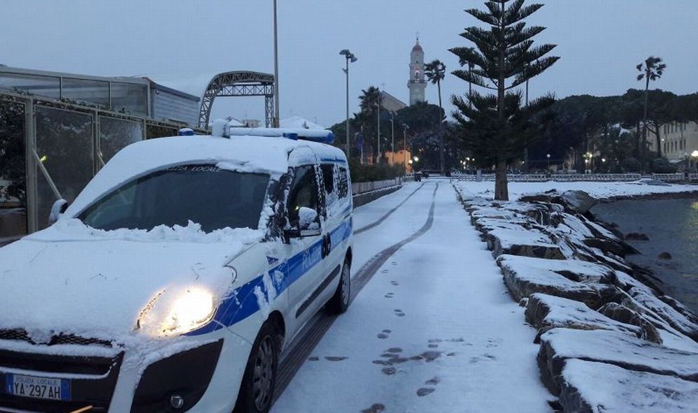 Il Comune di Diano Marina ha sparso il sale nelle strade a rischio verso le frazioni, la temperatura sale, situazione okay