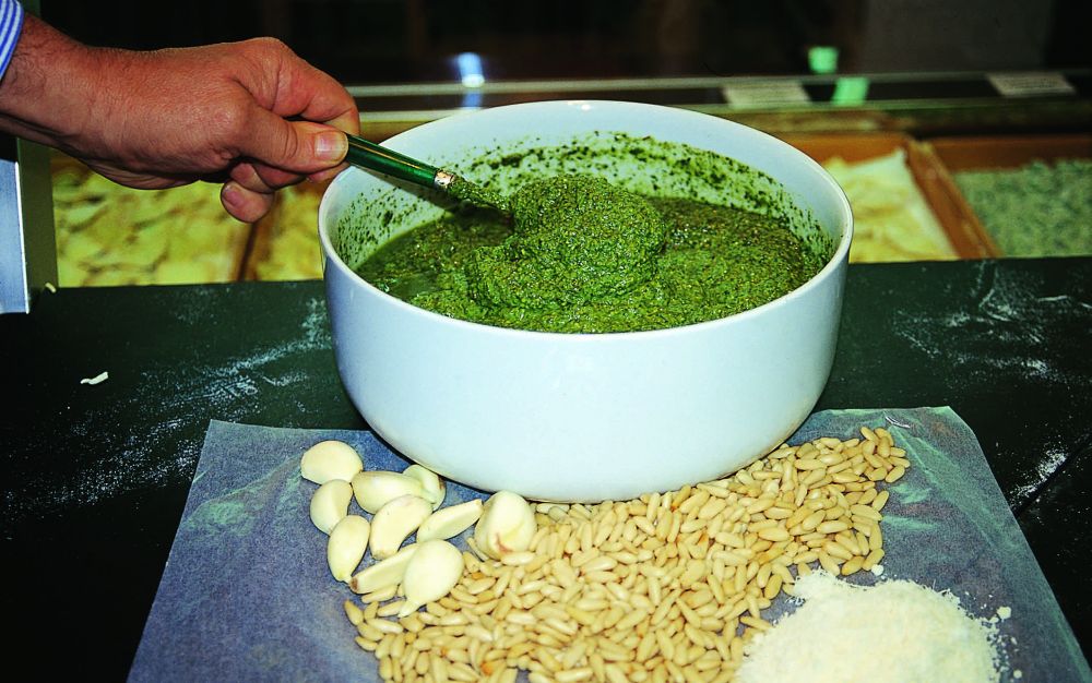 Domenica a Diano Marina c’è “Firma e Pesta” per sostenere la candidatura all’Unesco del Pesto al mortaio