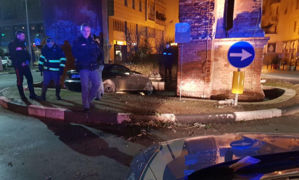 Alessandria, entrano in casa di un uomo mentre dorme e gli rubano soldi e telefono, arrestati dalla Polizia dopo un isneguimento