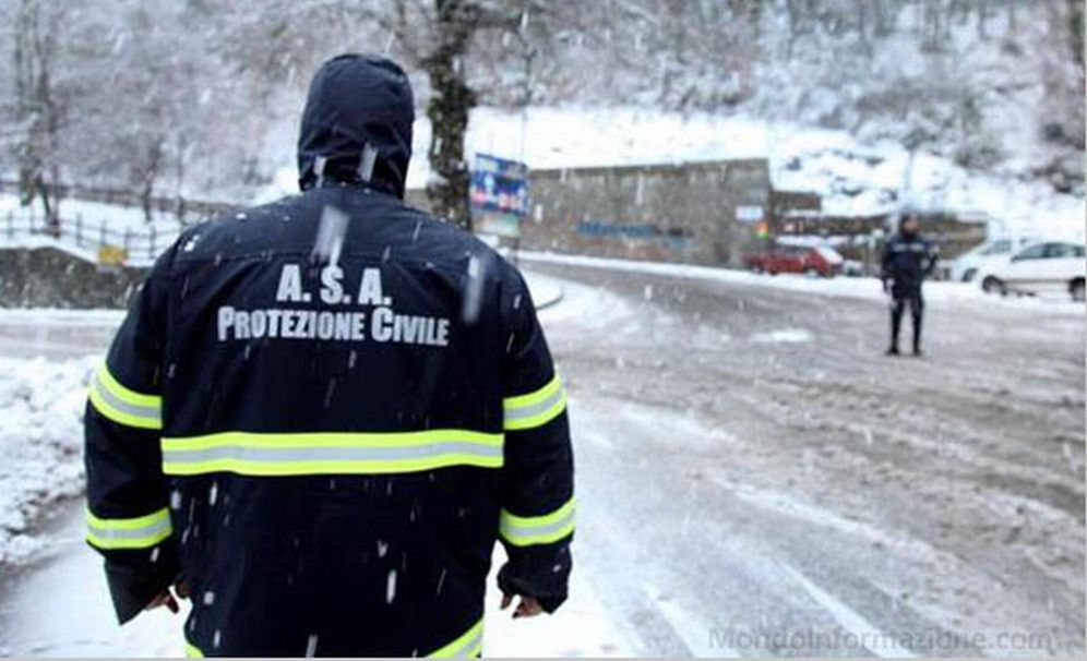 La Protezione Civile a Diano Arentino soccorre due anziani rimasti intrappolati in casa