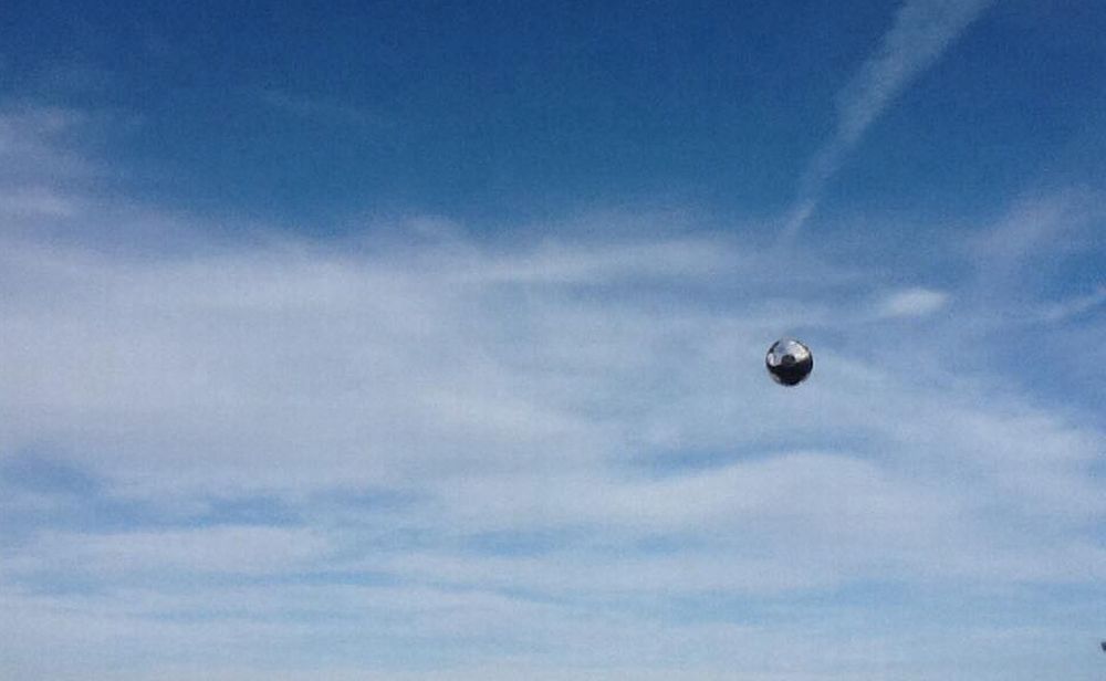 Ufo nel Golfo Dianese? Le foto giunte in redazione aprono forti interrogativi su cosa si tratti e alcuni esperti le stanno già studiando