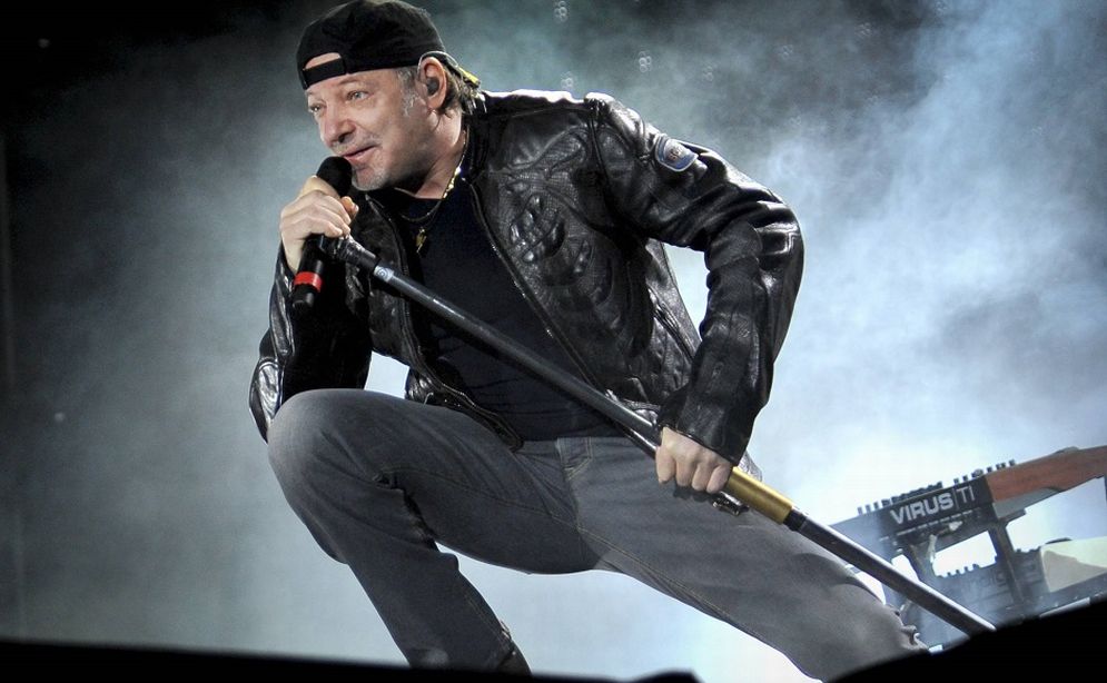 Giovane di Imperia voleva andare al concerto di Vasco Rossi ma ha acquistato i biglietti sui siti fasulli. I carabinieri chiudono i siti