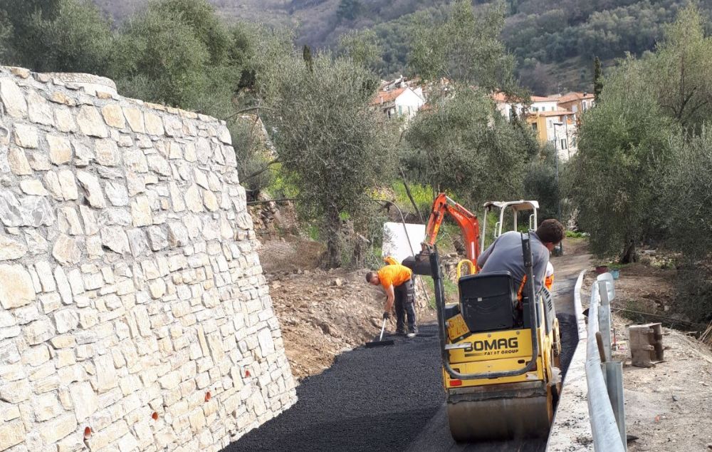 Dopo “solo” 4 anni il Comune di Imperia riapre una strada bloccata da una frana! Meglio tardi che mai