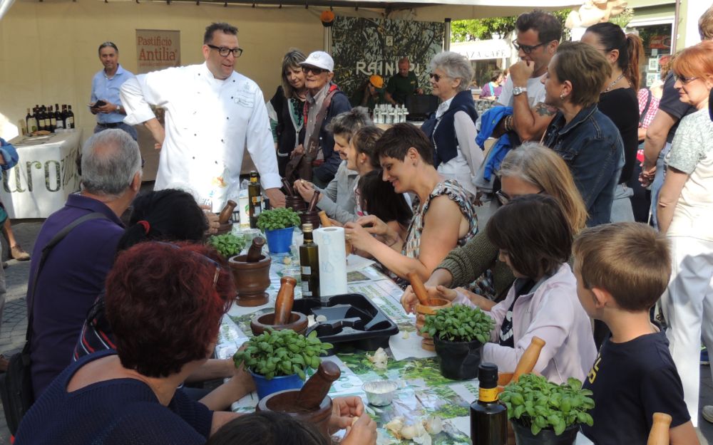 Aromatica: pienone anche ieri nell’accogliente centro di Diano Marina e presso l’area dedicata. Le immagini