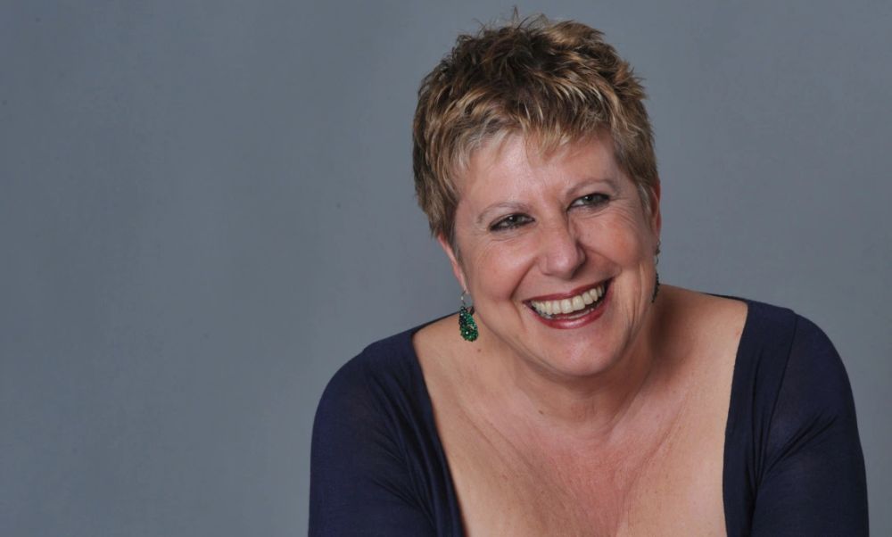 Venerdì a Taggia Donatella Alfonso e l’amore partigiano della ragazza nella foto, a Banchéro Caffè