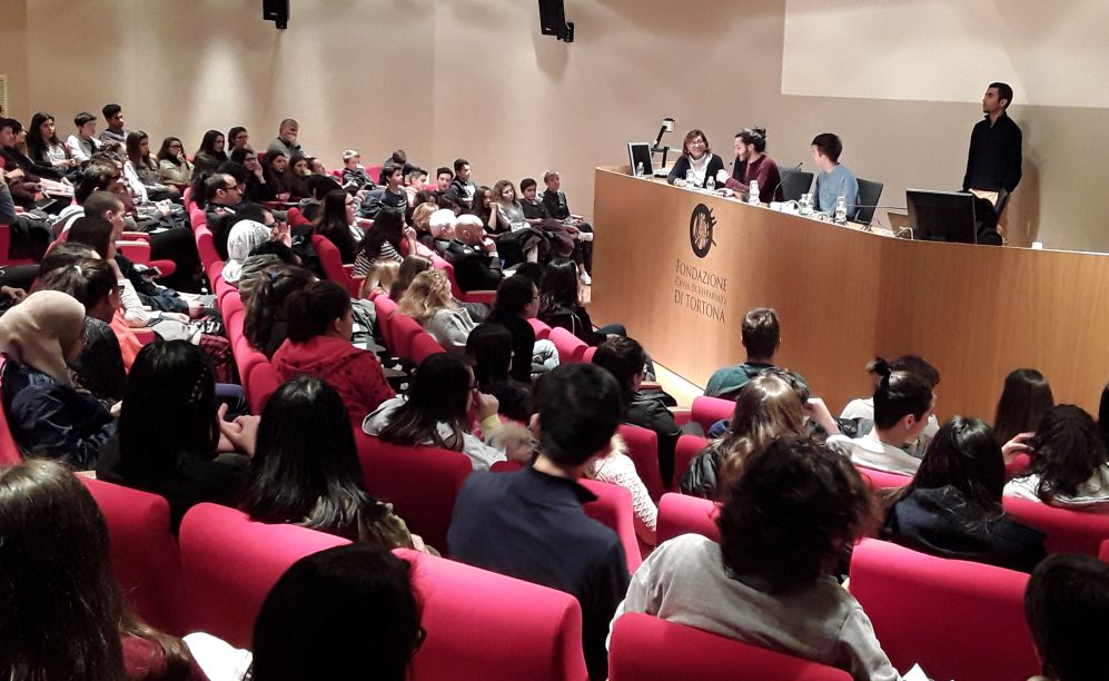 Tanta gente alla Sala della Fondazione di Tortona per il convegno sul bullismo