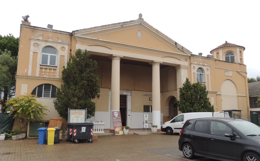 Il Comune di Diano marina decide di abbattere due pini pericolosi nei pressi del tennis e della bocciofila