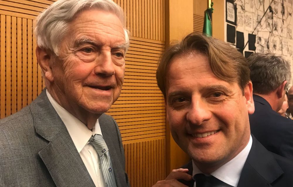 Scajola incontra Bolkestein e arriva la conferma che le spiagge non rientrano nella direttiva perché sono beni e non servizi