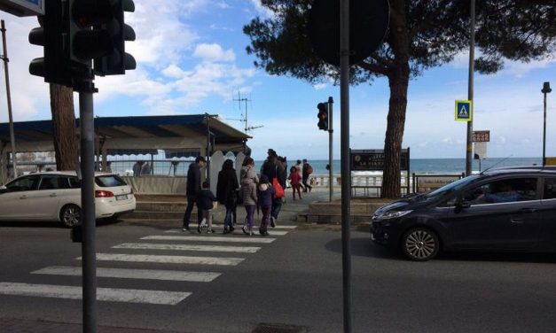 Il semaforo di Diano Marina verrà sostituito con un nuovo impianto