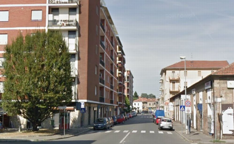 Svegliato nel cuore della notte dall’intonaco che gli crolla in testa in via Maggioli ad Alessandria