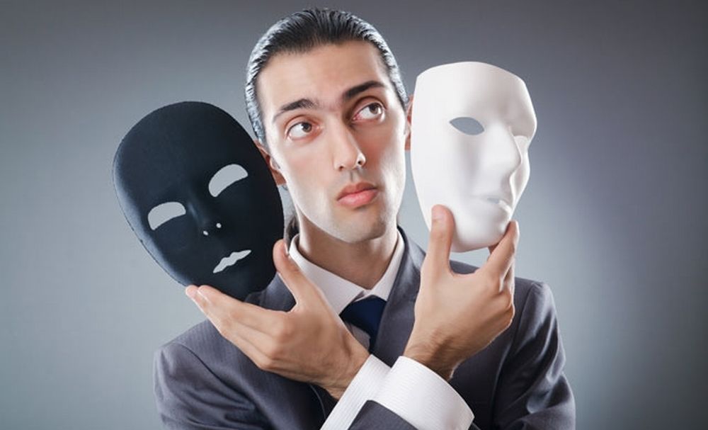 Piccole Storie Tortonesi: l’assessore voltagabbana che convinto di “Tenerti buono” ti promette pubblicità che non farà mai