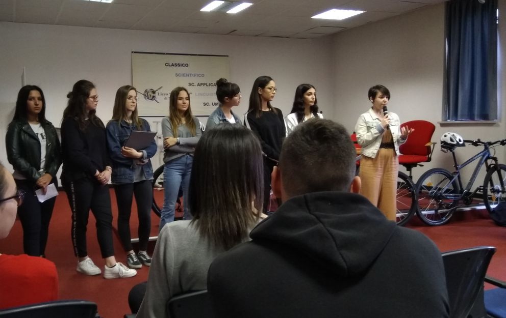 Sei studentesse del liceo Amaldi di Novi Ligure premiate dalla Fondazione Rachelina Ambrosini per il progetto “Ciclismo contro il bullismo”