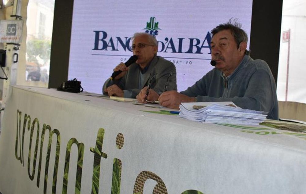 L’esperto alessandrino Luigino Bruni tiene una conferenza a Diano Marina. Presentato dal nostro Direttore