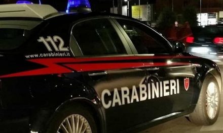 Arma di Taggia, spacciatore arrestato dai carabinieri mentre fuma uno spinello con gli acquirenti