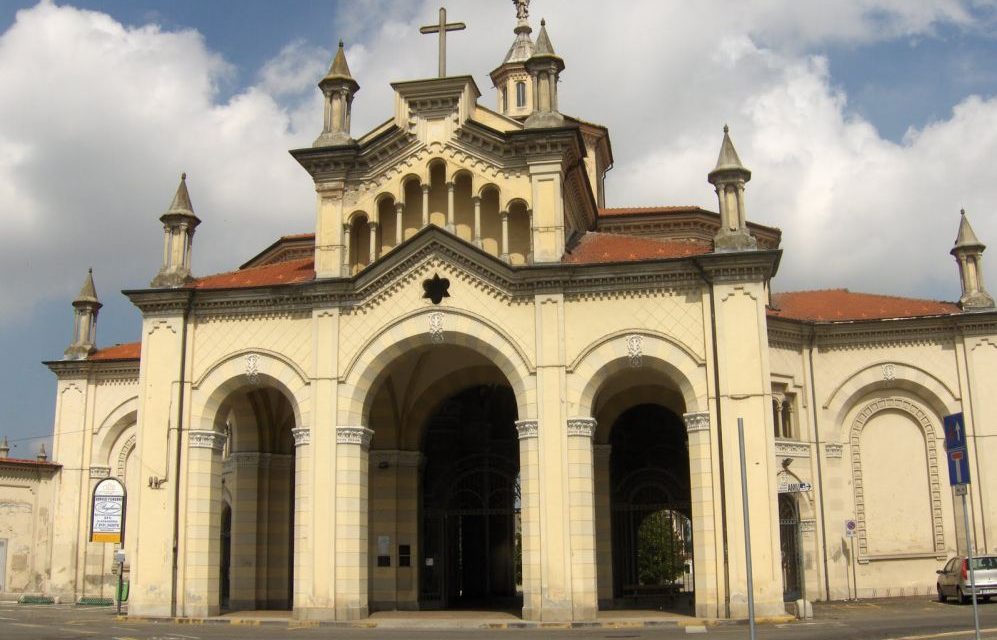 Si suicida gettandosi nel cimitero di Alessandria
