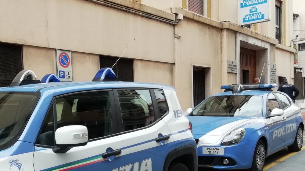 Ventimiglia, identificato e denunciato l’autore delle scritte realizzate durante il corteo di domenica