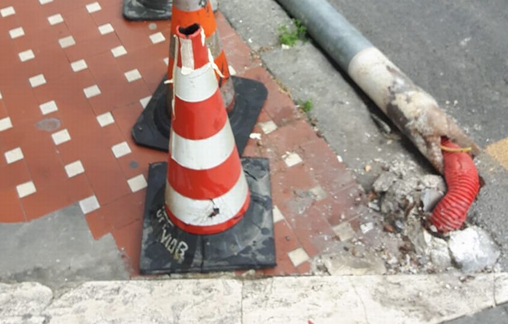 Ma cosa aspetta il Comune di Sanremo ad aggiustare questo palo?