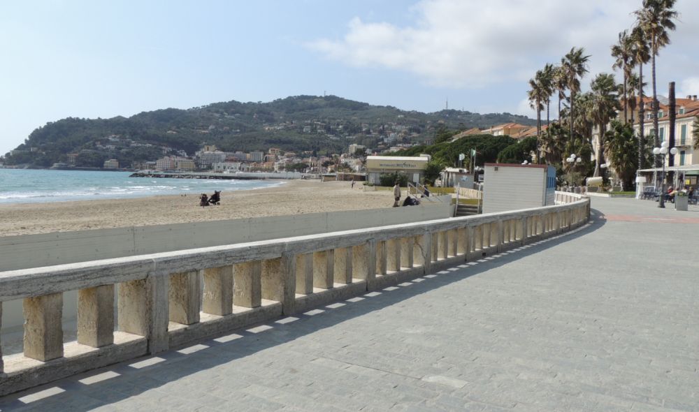 Diano Marina continua a perdere turisti: quasi 16 mila presenze in meno nel trimestre. Una debacle! Ma che succede?