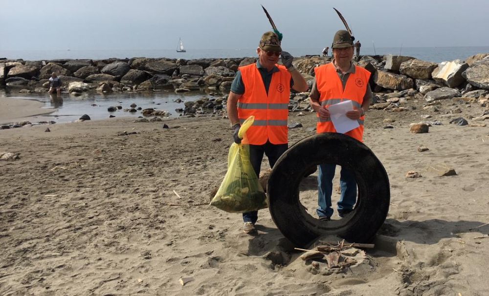 Il Comitato M’importa fa il bilancio della pulizia delle spiagge avvenuta domenica in 8 Comuni del Ponente Ligure
