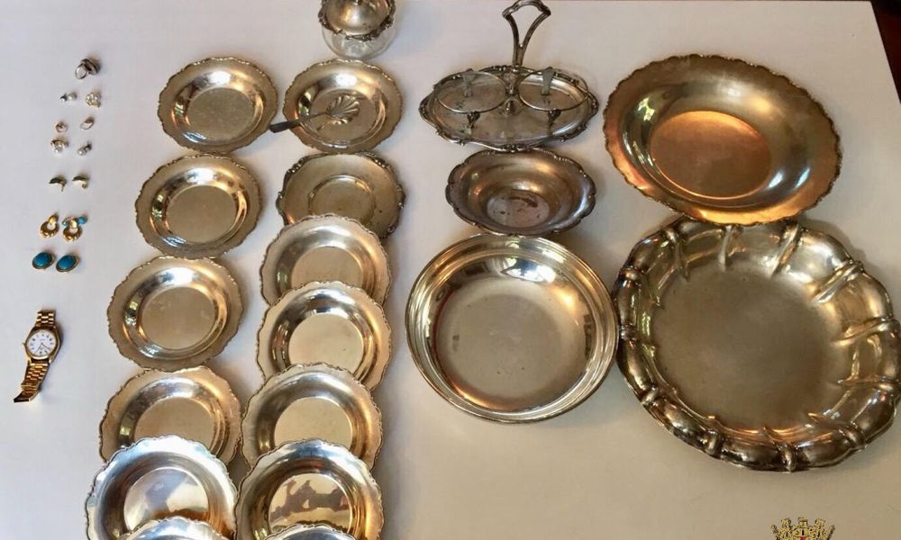 Ladri d’appartamento colti sul fatto ad Alessandria, inseguiti e arrestati dalla Polizia. Recuperata la refurtiva