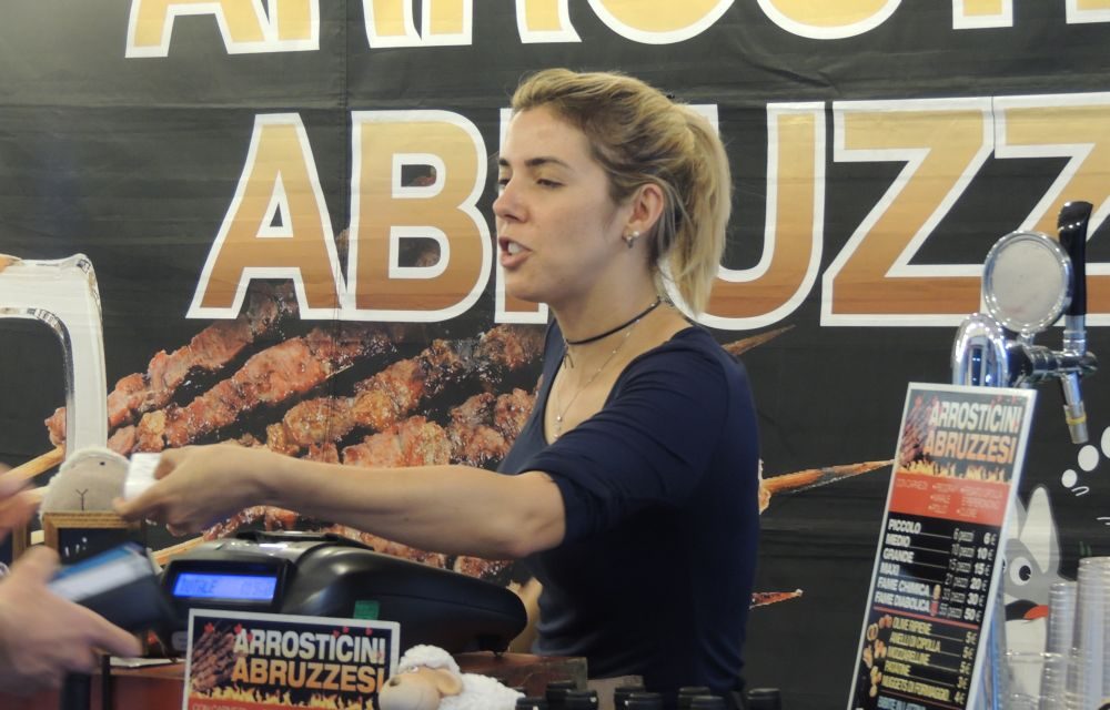 Da venerdì a domenica in piazza del Duomo torna Hop Hop Street Food con cibi da tutto il mondo