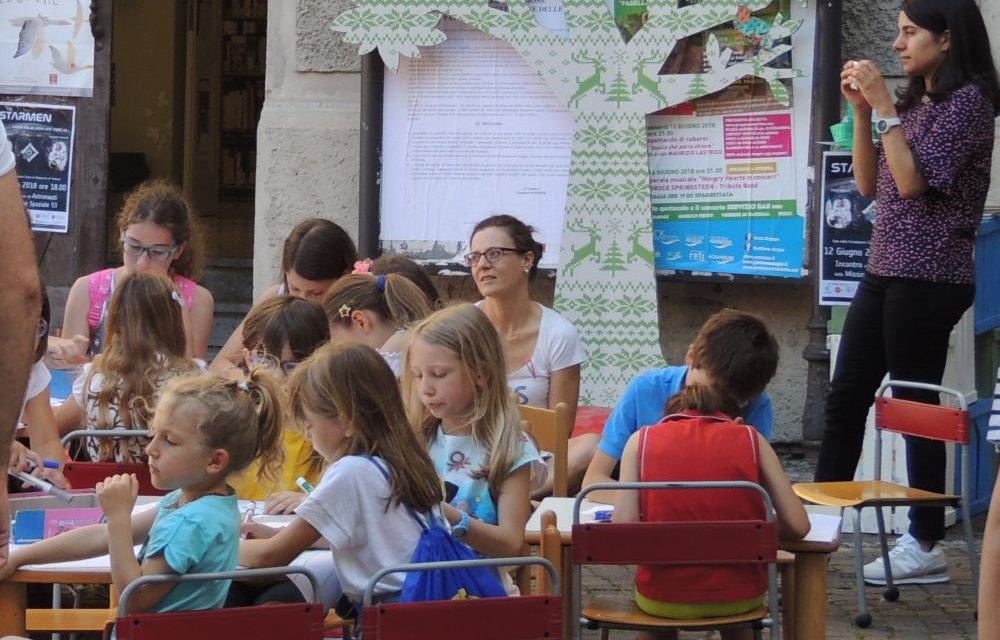 Tanti bambini al Book festival organizzato dal Comune di Tortona. le immagini