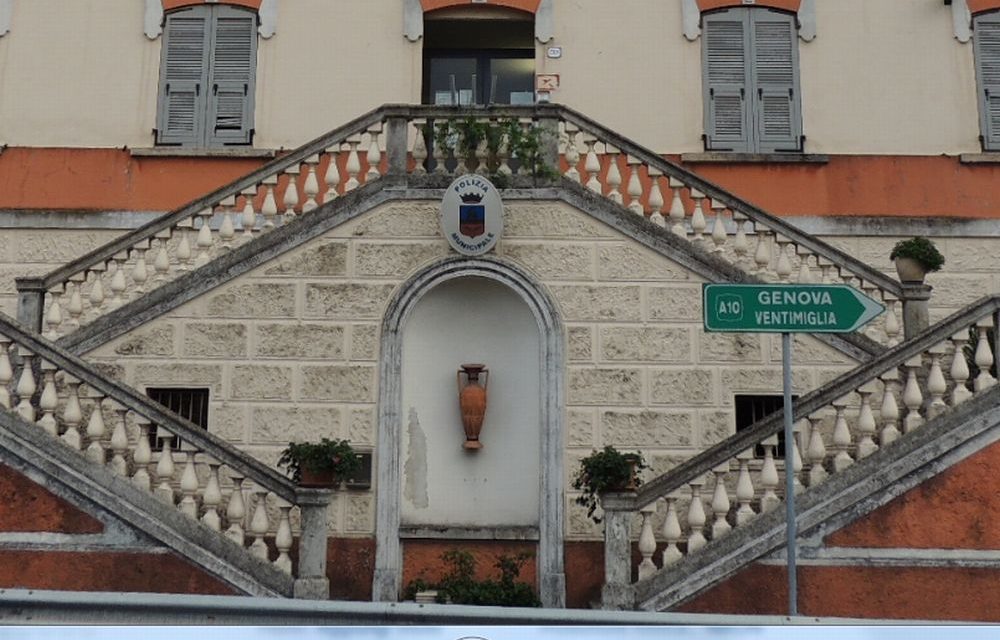 Il Comune di Cervo ha assunto due Vigili Urbani per i tre mesi estivi. I nomi e quanto prendono