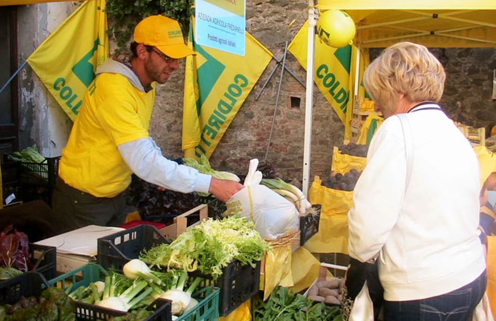 Domenica di festa dell’Agrimercato di Campagna Amica a Tortona in piazza Gavino Lugano
