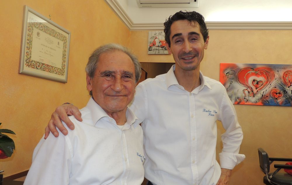 Fiore, il più importante barbiere di Tortona, festeggia 50 anni di attività con una serata musicale per tutti. La sua storia