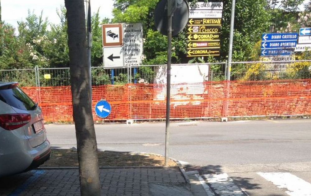 Niente da fare a Diano Marina per i parcheggi in via Purgatorio, il muro sarà aggiustato solo fra tre mesi